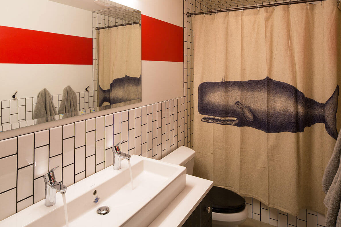 Bathroom painted stripe